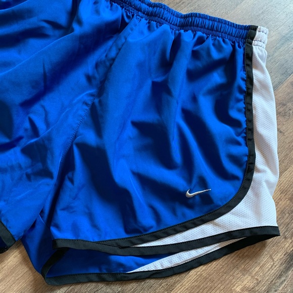 Nike athletic workout running shorts - Picture 3 of 8